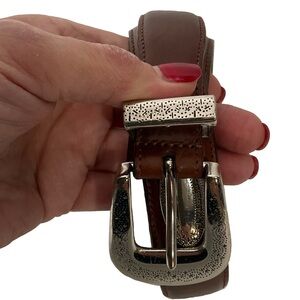 Top Grain Genuine Leather Brown Belt w/Silver Buckle & Silver Medallions Sz 44.